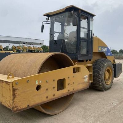 Se trata de un sistema de compresión de carreteras de rodillos SEM 522 totalmente operativo con asientos ergonómicos